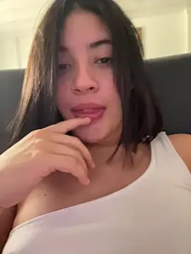 Snapshot of RileySkye chatting on 05/08/26, 06:13 RileySkye online show from 05/08/26, 06:13