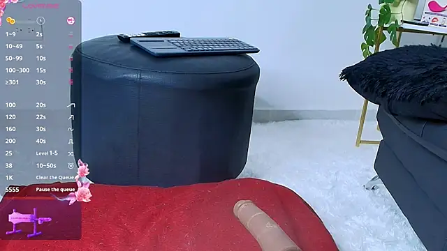 Snapshot of Alba_Olimpo chatting on 12/18/25, 11:49 Alba Olimpo online show from 12/18/25, 11:49