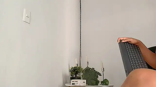 Snapshot of Alba_Olimpo chatting on 02/25/26, 05:11 Alba Olimpo online show from 02/25/26, 05:11