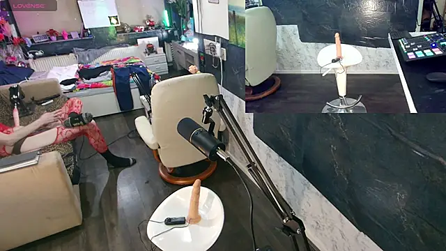 Snapshot of Doggyray44 chatting on 12/20/24, 01:25 Doggyray44 online show from 12/20/24, 01:25