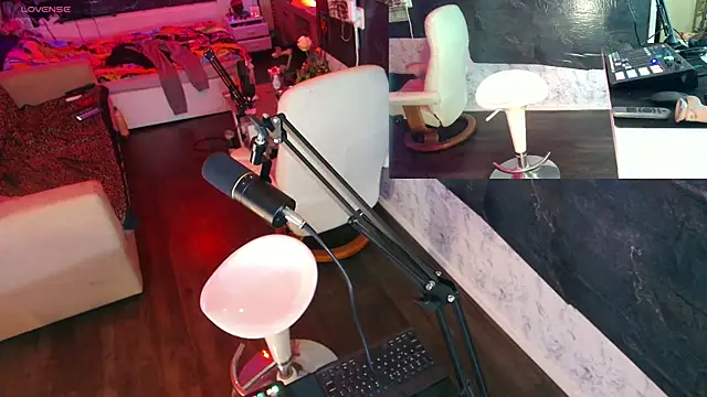 Snapshot of Doggyray44 chatting on 12/22/24, 03:44 Doggyray44 online show from 12/22/24, 03:44