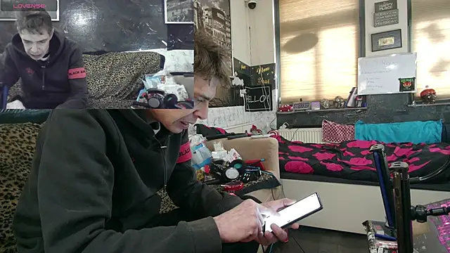 Snapshot of Doggyray44 chatting on 02/21/25, 06:48 Doggyray44 online show from 02/21/25, 06:48