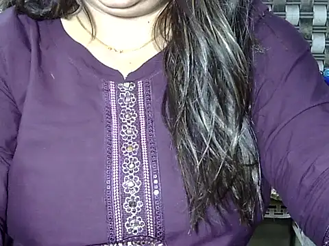 Snapshot of bhabhi_jaan11 chatting on 03/10/25, 10:13 bhabhi jaan11 online show from 03/10/25, 10:13