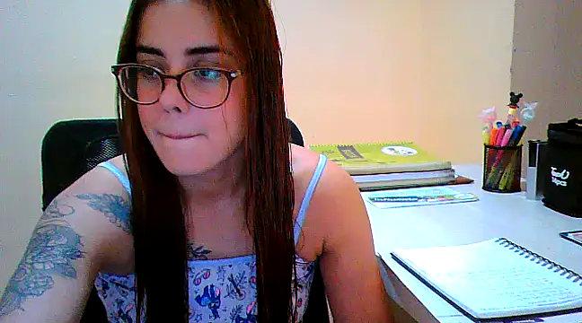 Snapshot of maliamiller chatting on 03/20/25, 01:13 maliamiller online show from 03/20/25, 01:13