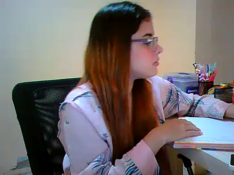 Snapshot of maliamiller chatting on 10/29/25, 02:03 maliamiller online show from 10/29/25, 02:03