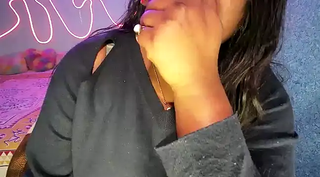 expression queen online show from 01/30/25, 09:04