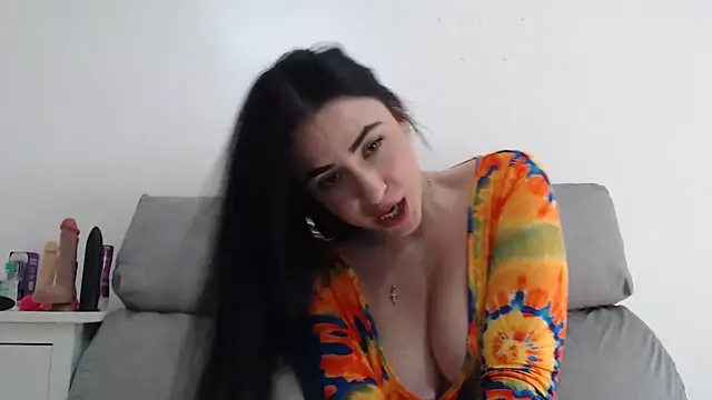 Snapshot of leilacam25 chatting on 11/06/25, 02:18 leilacam25 online show from 11/06/25, 02:18