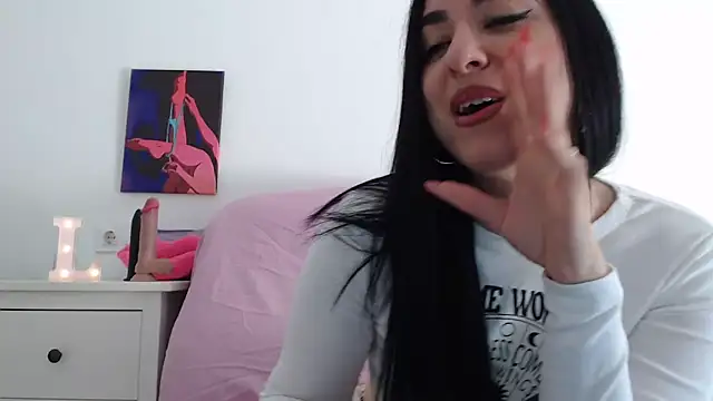 Snapshot of leilacam25 chatting on 11/29/25, 11:46 leilacam25 online show from 11/29/25, 11:46