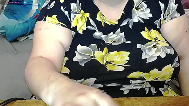 Snapshot of lisa_Black00 chatting on 03/09/25, 04:44 lisa Black00 online show from 03/09/25, 04:44