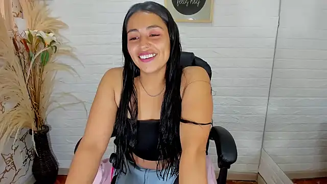 Snapshot of Aisha_09 chatting on 02/04/25, 06:49 Aisha 09 online show from 02/04/25, 06:49