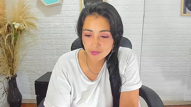 Snapshot of Aisha_09 chatting on 02/26/25, 06:00 Aisha 09 online show from 02/26/25, 06:00