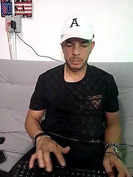 latinmartin73 online show from 02/13/25, 01:29