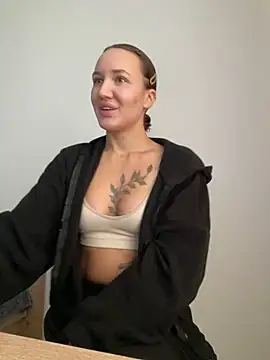 Stasia Queen online show from 12/03/24, 09:22