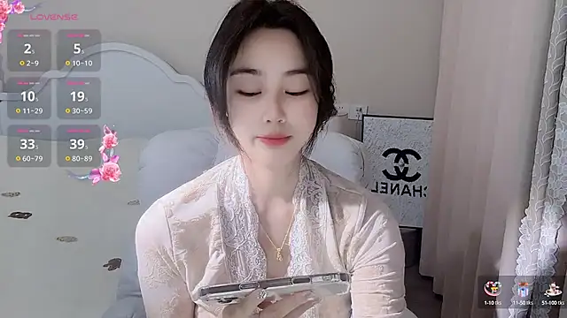 Caitlyn   online show from 02/07/25, 11:23