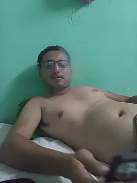 Andresguz35 online show from 11/18/25, 02:50