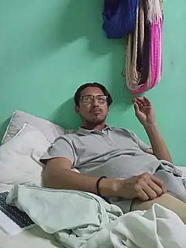 Andresguz35 online show from 02/05/26, 05:23