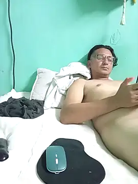 Andresguz35 online show from 03/12/26, 03:34