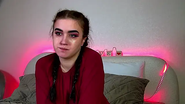 ChristinaMilton online show from 02/17/25, 09:41