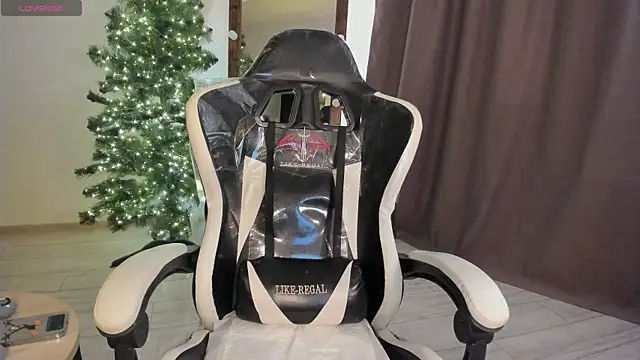 Lana Younes online show from 12/19/24, 11:18