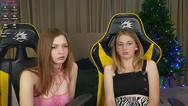 Snapshot of Michelle_054 chatting on 12/14/24, 04:09 Michelle 054 online show from 12/14/24, 04:09