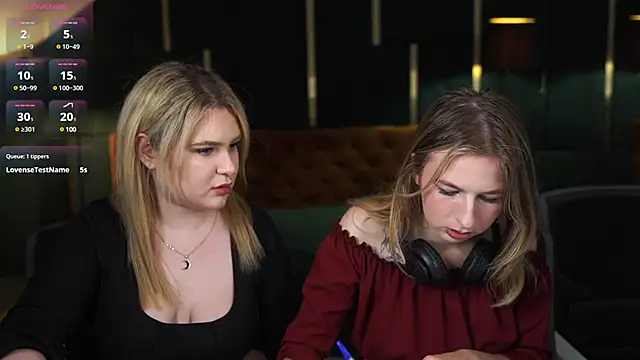 Snapshot of Michelle_054 chatting on 12/16/24, 03:54 Michelle 054 online show from 12/16/24, 03:54