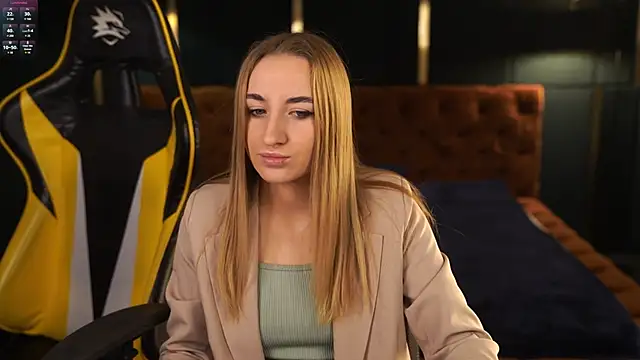 Snapshot of Michelle_054 chatting on 02/18/25, 11:33 Michelle 054 online show from 02/18/25, 11:33