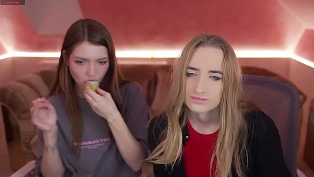 Snapshot of Michelle_054 chatting on 03/04/25, 11:51 Michelle 054 online show from 03/04/25, 11:51