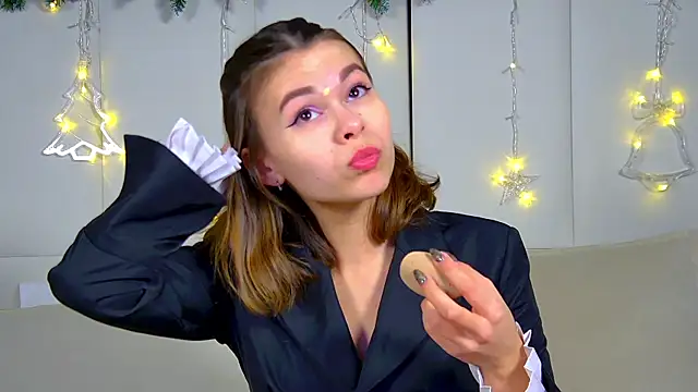 Snapshot of PollyLanders chatting on 12/17/24, 06:42 PollyLanders online show from 12/17/24, 06:42