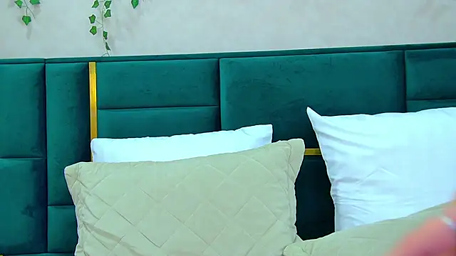 Snapshot of PollyLanders chatting on 01/20/25, 02:11 PollyLanders online show from 01/20/25, 02:11