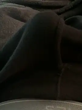 Snapshot of jrizz215 chatting on 10/16/25, 04:08 jrizz215 online show from 10/16/25, 04:08