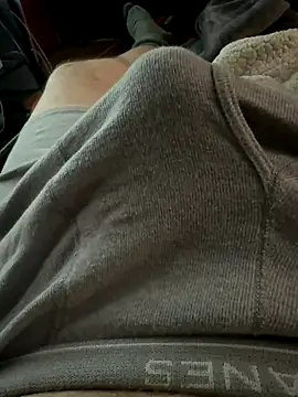 Snapshot of jrizz215 chatting on 10/23/25, 06:50 jrizz215 online show from 10/23/25, 06:50