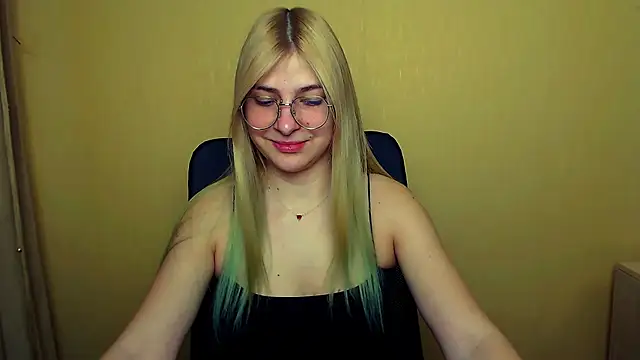 Luna Lush  online show from 02/04/25, 08:24