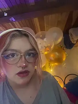 Snapshot of SophiaWeestt99 chatting on 03/27/26, 03:34 SophiaWeestt99 online show from 03/27/26, 03:34