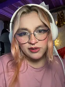 Snapshot of SophiaWeestt99 chatting on 05/06/26, 03:46 SophiaWeestt99 online show from 05/06/26, 03:46