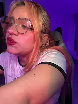 SophiaWeestt99 online show from 06/22/26, 01:07