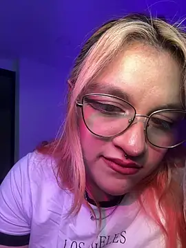 SophiaWeestt99 online show from 06/22/26, 03:25