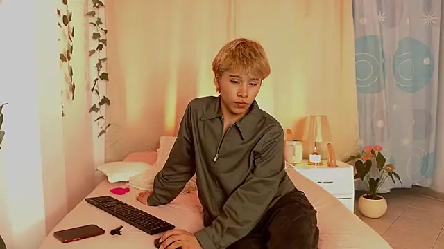 Tommyfoxboy online show from 12/28/24, 10:34