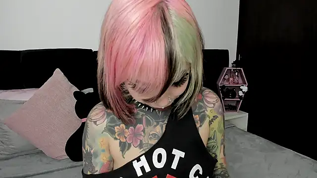 NikkiRamone online show from 02/04/25, 01:06