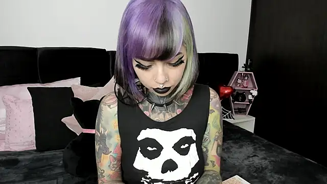 NikkiRamone online show from 02/15/25, 06:12