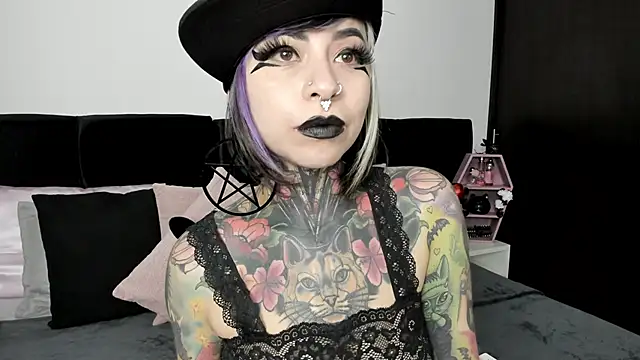 NikkiRamone online show from 02/19/25, 06:33