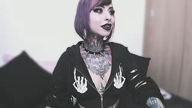 NikkiRamone online show from 09/12/25, 11:10