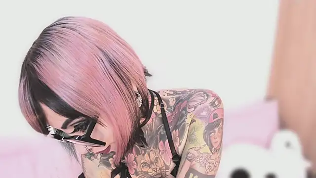 NikkiRamone online show from 10/01/25, 11:11