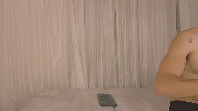 Snapshot of Miiafoxxx chatting on 02/12/26, 05:02 Miiafoxxx online show from 02/12/26, 05:02