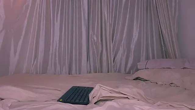 Miiafoxxx online show from 06/05/26, 06:52