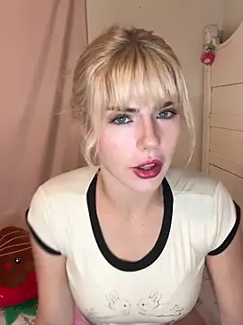 Snapshot of SirenitySirenxx chatting on 12/13/24, 05:38 SirenitySirenxx online show from 12/13/24, 05:38