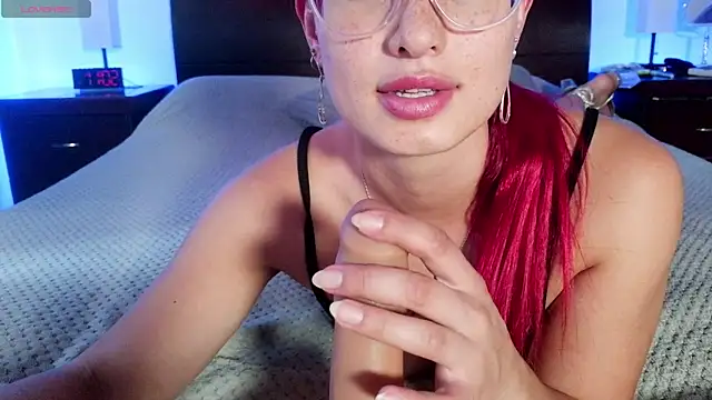 luccycollins  online show from 06/06/26, 04:01