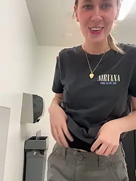 Snapshot of M1ssyk1ssy chatting on 01/15/25, 01:02 M1ssyk1ssy online show from 01/15/25, 01:02