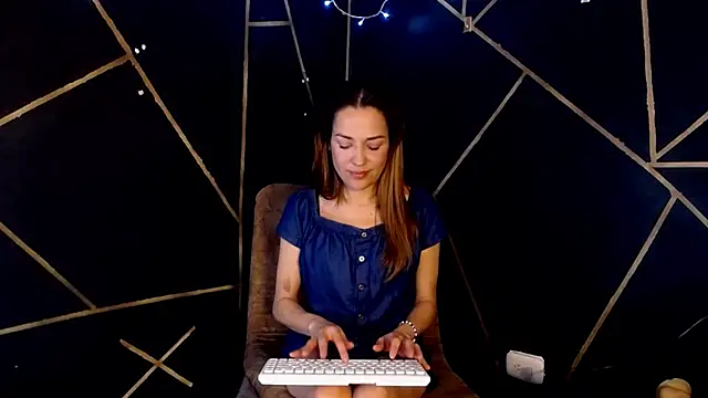 Snapshot of camilawm19 chatting on 04/06/26, 12:41 camilawm19 online show from 04/06/26, 12:41