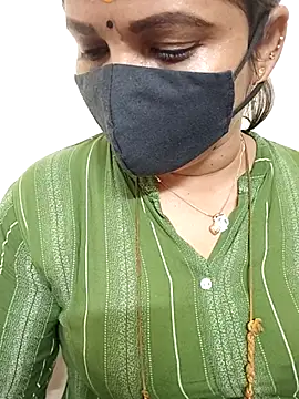 Snapshot of gaurika18 chatting on 10/09/25, 12:58 gaurika18 online show from 10/09/25, 12:58