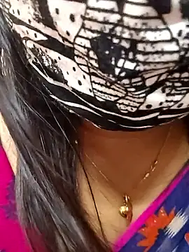 Snapshot of gaurika18 chatting on 10/20/25, 07:31 gaurika18 online show from 10/20/25, 07:31